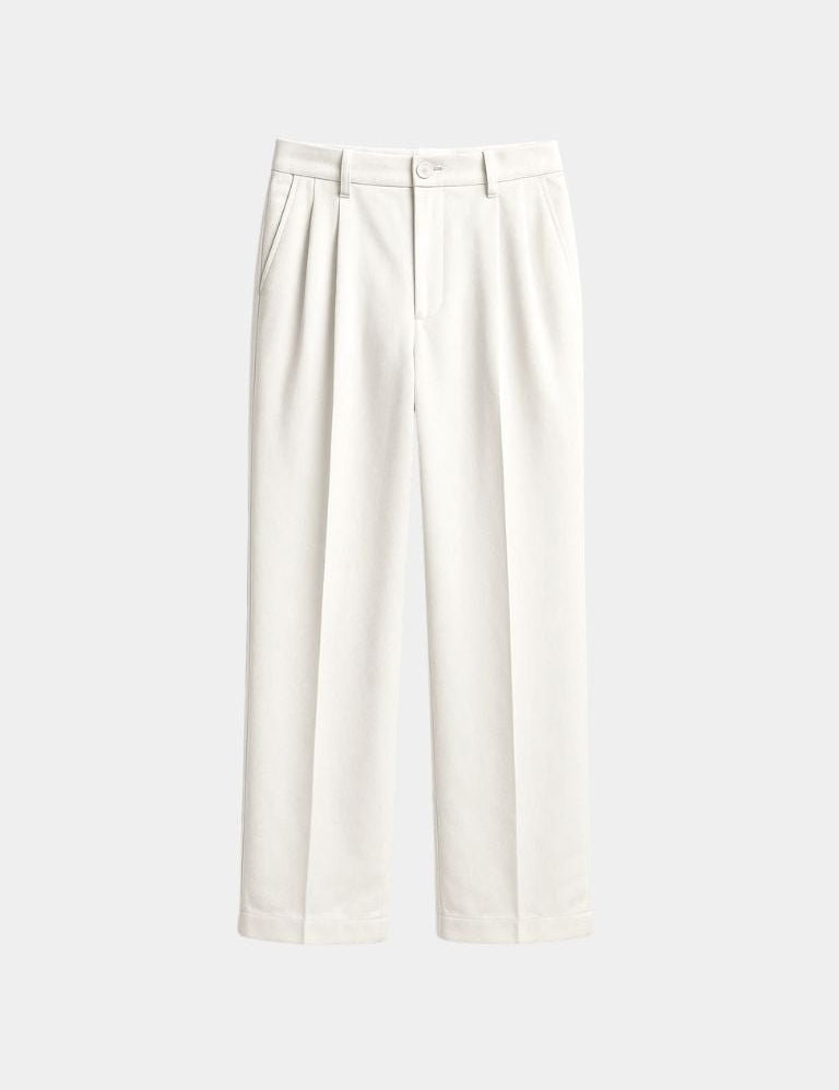 minimalist-old-money-trousers-cross-crown-4722466.jpg
